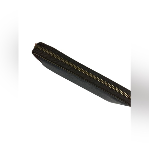 LOUIS VUITTON
Monogram Zippy Wallet - Picture 3 of 11